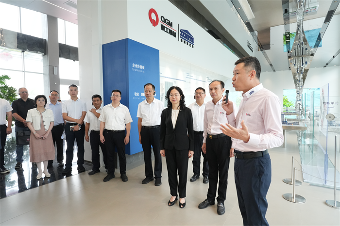 Le vice-gouverneur Jiang Erxiong a dirigé une équipe à enquêter sur Quangong Machinery Co., Ltd pour aider Quanzhou à construire une ville de fabrication intelligente