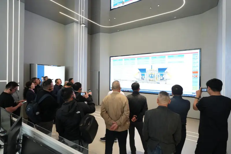 La deuxième réunion du Conseil permanent de la 8e session de l'Association chinoise des blocs de construction s'est tenue à Quanzhou ; Quangong Machinery Co., Ltd. contribue aux échanges et au développement de l'industrie.