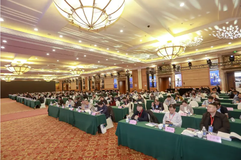 Quangong Machinery Co., Ltd. participe au 9ème Forum sur l'utilisation globale des déchets solides industriels dans la région de Pékin-Tianjin-Hebei et ses environs, en se concentrant sur l'innovation technologique verte et intelligente dans la fabrication de briques à partir de déchets solides