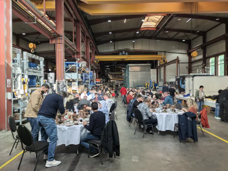 L'arôme de la fondue chinoise atteint l'Allemagne ! Zenit, filiale de Quangong Machinery Co., Ltd., célèbre le succès du projet.